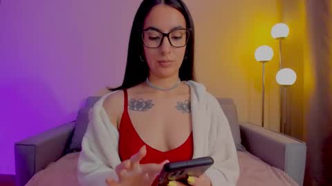 Sarah Luna online show from March 4, 2026, 10:27 pm