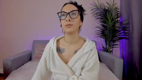 Sarah Luna online show from April 23, 2026, 1:02 pm