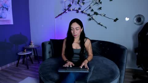 mia_davis__ online show from March 19, 2026, 12:09 pm