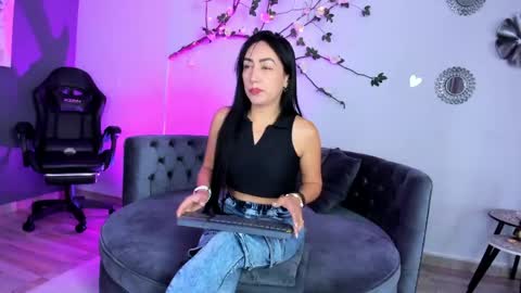 Snapshot of mia_davis__ chatting on June 3, 2026, 11:57 am mia_davis__ online show from June 3, 2026, 11:57 am