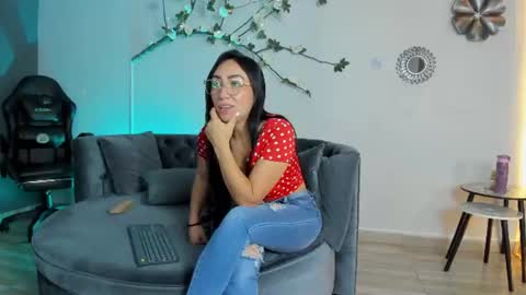 mia_davis__ online show from July 28, 2026, 3:21 pm