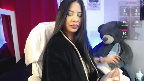 Mia online show from November 3, 2025, 10:16 am