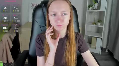 Snapshot of mia_e1fie chatting on November 3, 2025, 9:21 am mia_e1fie online show from November 3, 2025, 9:21 am