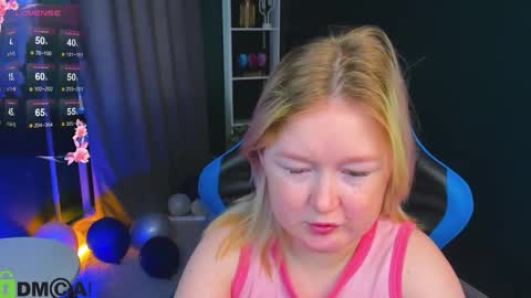 Snapshot of mia_ferd chatting on October 9, 2025, 8:23 am Mia online show from October 9, 2025, 8:23 am