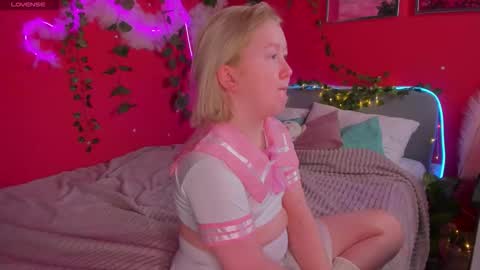 Mia online show from March 9, 2026, 2:59 am