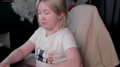 Mia online show from April 26, 2026, 2:31 am