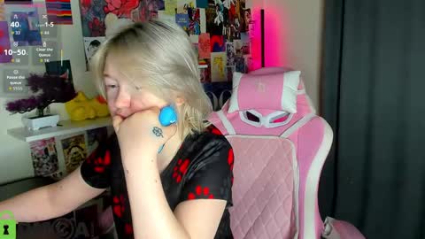 Mia online show from April 27, 2026, 2:53 am