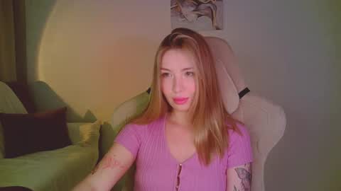 Snapshot of mia_fleur_ chatting on May 17, 2026, 9:22 pm Mia online show from May 17, 2026, 9:22 pm