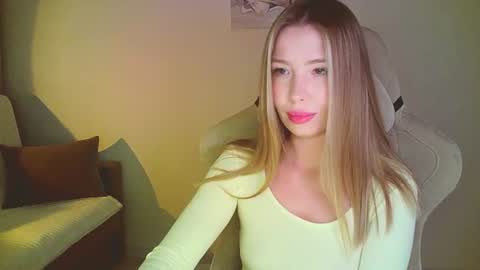 Snapshot of mia_fleur_ chatting on July 20, 2026, 10:45 pm Mia online show from July 20, 2026, 10:45 pm