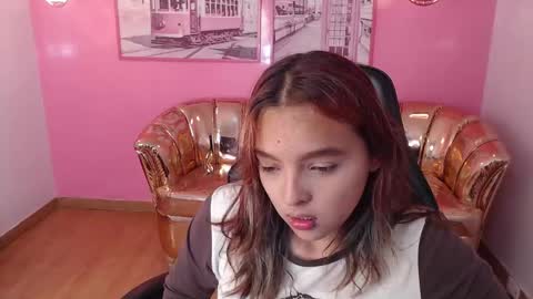 Snapshot of mia_foster_t chatting on October 3, 2025, 1:19 pm Mia online show from October 3, 2025, 1:19 pm
