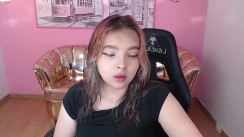 Snapshot of mia_foster_t chatting on October 7, 2025, 12:35 pm Mia online show from October 7, 2025, 12:35 pm