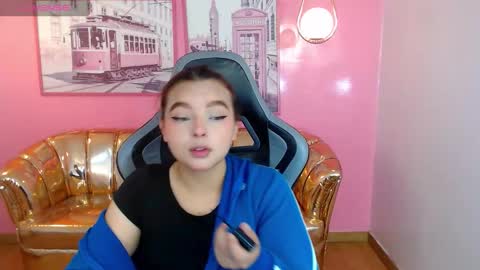 Mia online show from December 20, 2025, 1:18 pm