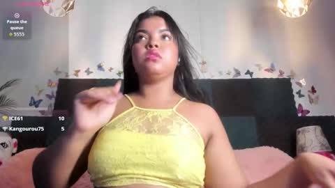 mia_fox05 online show from March 13, 2026, 12:39 am