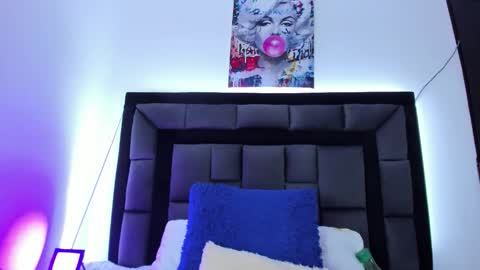 mia fox online show from March 12, 2026, 1:06 pm