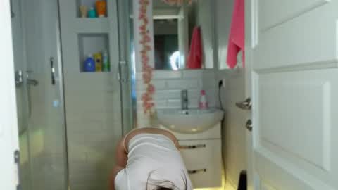 Snapshot of mia_g_ chatting on February 26, 2025, 5:42 am Mia online show from February 26, 2025, 5:42 am