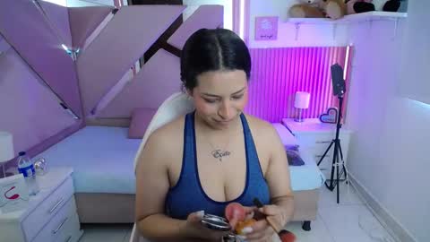 mia_garcia28 online show from September 17, 2025, 7:59 pm