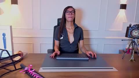 Mia online show from February 5, 2026, 3:11 am