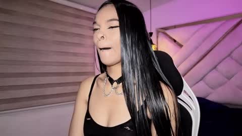 Mia online show from May 2, 2026, 4:39 am