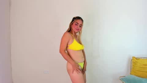 Snapshot of mia_hansper chatting on January 14, 2025, 11:27 pm Mia online show from January 14, 2025, 11:27 pm