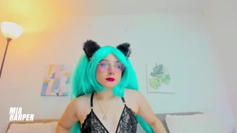 Mia online show from June 17, 2026, 11:27 pm