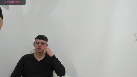 mia_ian online show from April 20, 2026, 9:38 pm