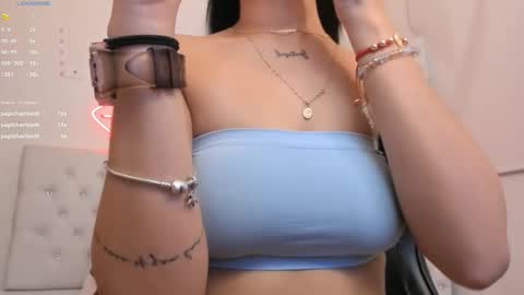 Snapshot of mia_jonnees chatting on January 9, 2025, 6:15 pm online show from January 9, 2025, 6:15 pm