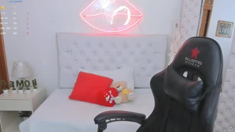 Snapshot of mia_jonnees chatting on January 15, 2025, 12:58 pm online show from January 15, 2025, 12:58 pm