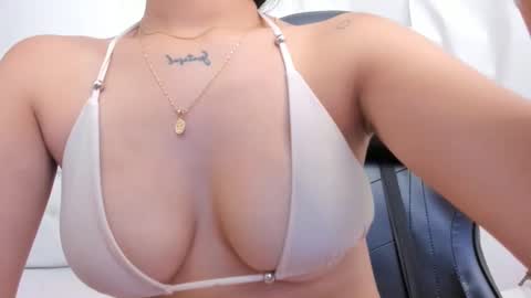 Snapshot of mia_jonnees chatting on January 16, 2025, 3:24 pm online show from January 16, 2025, 3:24 pm