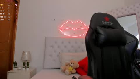 Snapshot of mia_jonnees chatting on January 27, 2025, 4:11 pm online show from January 27, 2025, 4:11 pm