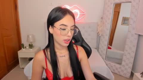 Snapshot of mia_jonnees chatting on January 31, 2025, 1:02 pm online show from January 31, 2025, 1:02 pm