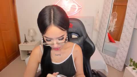 Snapshot of mia_jonnees chatting on February 6, 2025, 12:37 pm online show from February 6, 2025, 12:37 pm