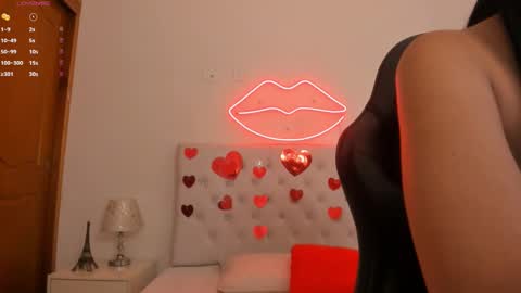 Snapshot of mia_jonnees chatting on February 15, 2025, 12:43 pm online show from February 15, 2025, 12:43 pm