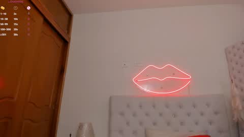 Snapshot of mia_jonnees chatting on February 23, 2025, 10:42 pm online show from February 23, 2025, 10:42 pm