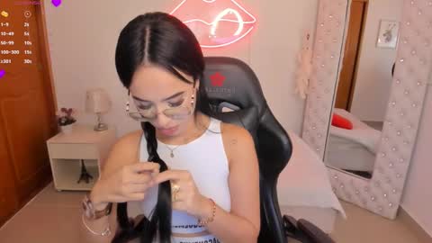 Snapshot of mia_jonnees chatting on March 5, 2025, 3:40 pm online show from March 5, 2025, 3:40 pm