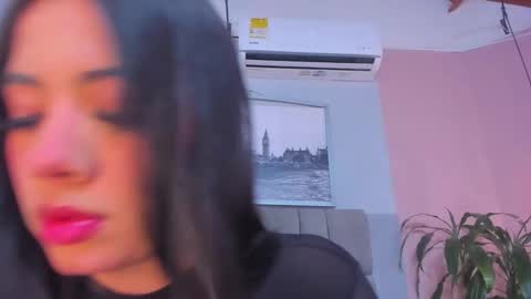 Mia online show from December 20, 2025, 10:17 pm