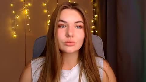 mia_lemm online show from September 12, 2025, 8:14 am