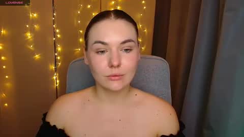 mia_lemm online show from October 7, 2025, 10:12 am