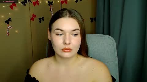 mia_lemm online show from December 18, 2025, 7:47 am
