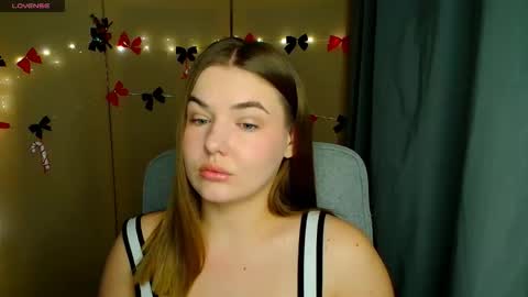 mia_lemm online show from December 23, 2025, 6:55 am