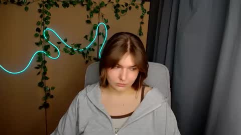 mia_lemm online show from April 10, 2026, 5:56 am
