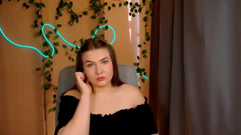 mia_lemm online show from April 29, 2026, 7:12 am