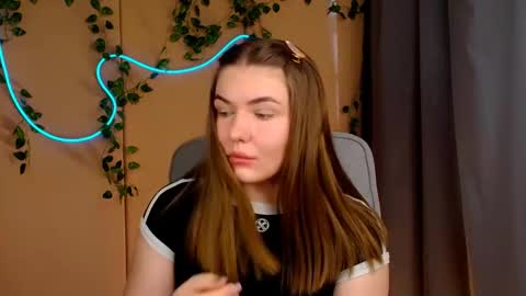Snapshot of mia_lemm chatting on May 6, 2026, 6:30 am mia_lemm online show from May 6, 2026, 6:30 am