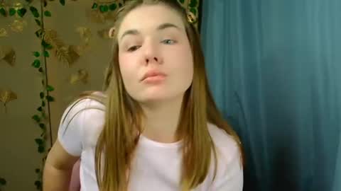 Snapshot of mia_lemm chatting on June 19, 2026, 8:29 am mia_lemm online show from June 19, 2026, 8:29 am