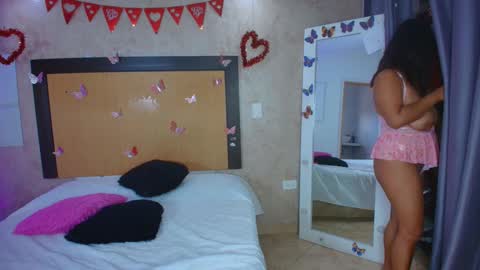 MIALOPEZ      .     Y      .      online show from February 26, 2026, 9:25 pm