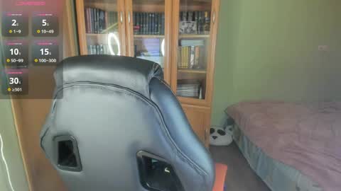 mia_lores online show from April 29, 2026, 1:15 pm
