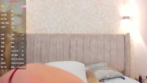 Mia online show from October 6, 2025, 12:13 pm