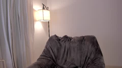Snapshot of mia_love__ chatting on June 14, 2026, 2:24 am MIA LOVE online show from June 14, 2026, 2:24 am
