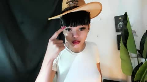 Snapshot of mia_lover9 chatting on June 9, 2026, 1:34 pm M I A online show from June 9, 2026, 1:34 pm