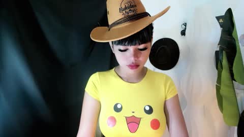 Snapshot of mia_lover9 chatting on June 11, 2026, 2:53 am M I A online show from June 11, 2026, 2:53 am
