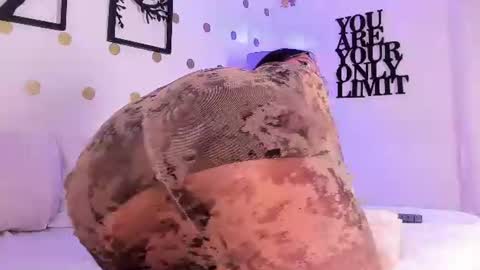Snapshot of mia_luna0 chatting on June 11, 2026, 2:53 am Mia online show from June 11, 2026, 2:53 am